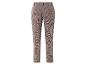 Pantalon beige à carreaux.