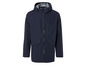 Un imperméable bleu marine à capuche