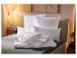 LIVARNO home oreiller et couette sur un lit.