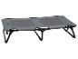 Lit de camp pliant gris avec cadre en métal noir.