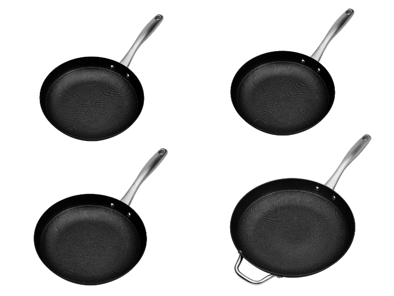 Quatre poêles à frire GSW Robusta noires avec des poignées métalliques, disposées sur fond noir.