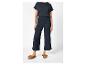 Combinaison pantalon et t-shirt, style décontracté.