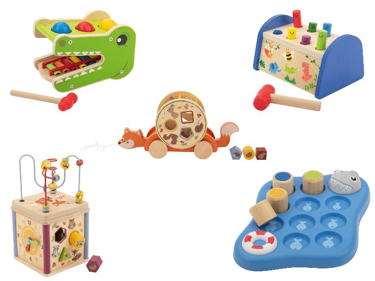 Une collection de jouets en bois pour bébés, comprenant un xylophone crocodile, un trieur de formes renard, un banc à marteler, un cube d'activités et un jeu de pêche.