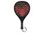 Raquette de padel noire avec lignes rouges et vertes, trous et poignée