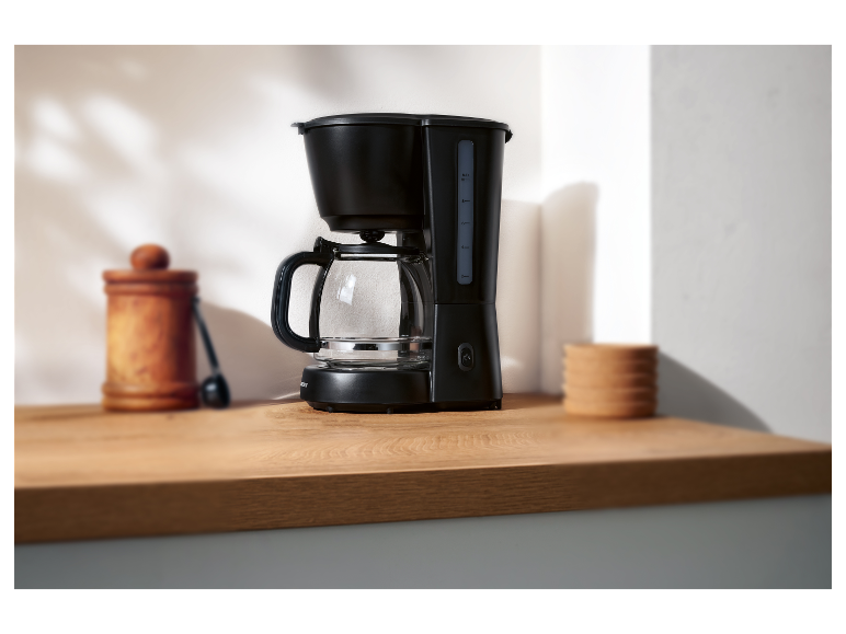 Cafetière Elokast sur un comptoir en bois.