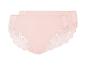 Deux paires de culottes rose pâle, dentelle.