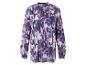 Une chemise violette à manches longues avec un motif de camouflage abstrait.