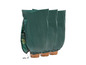 Trois housses de protection vertes pour pots de fleurs.