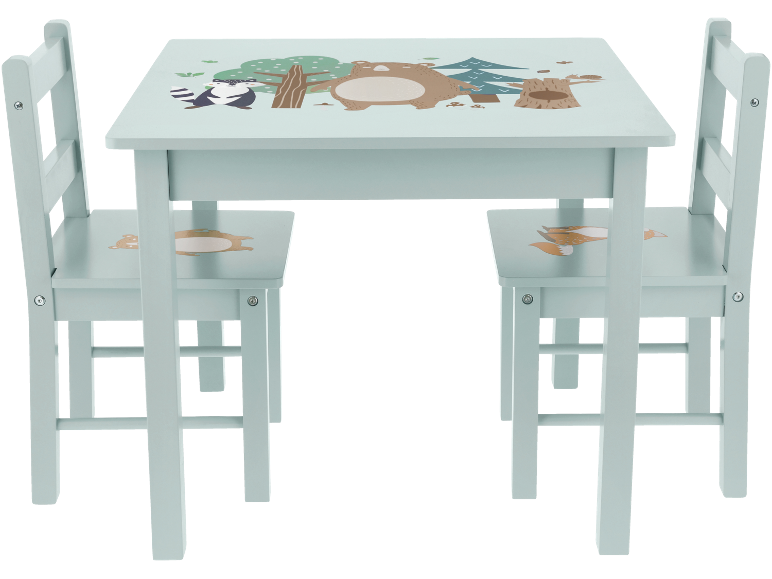 Table et deux chaises pour enfants avec décorations d'animaux de la forêt.
