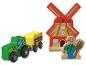 Jouets en bois: tracteur avec remorque, moulin à vent et fermier.