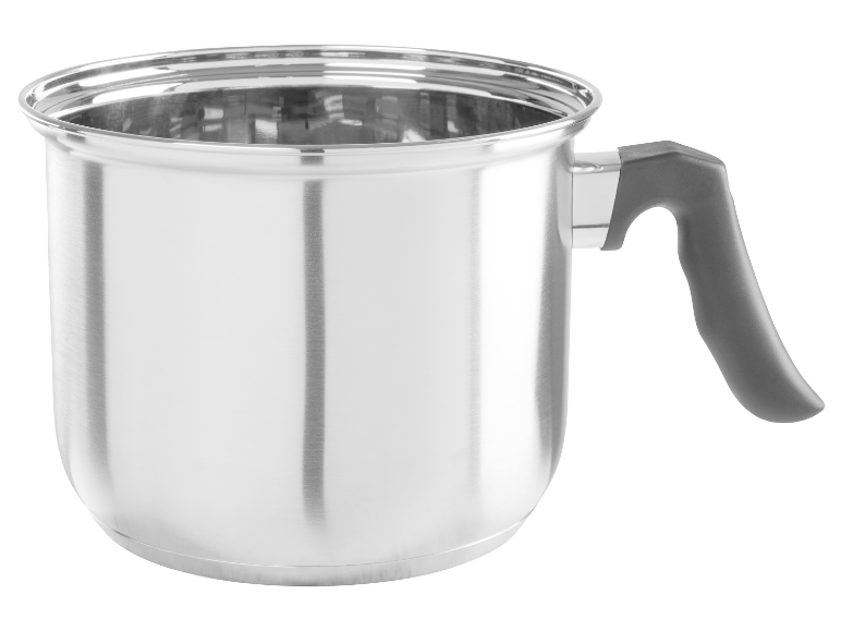 Une casserole en acier inoxydable avec une poignée noire.