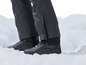 Bottes d'hiver noires avec un pantalon par-dessus