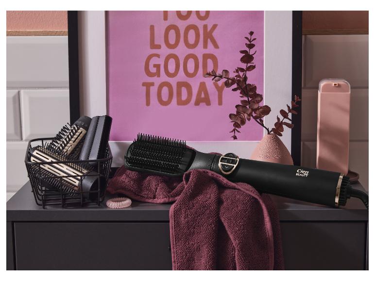 Sèche-cheveux brosse Cien Beauty sur un meuble de salle de bain.