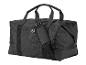 Un sac de voyage noir avec des poignées et une bandoulière.