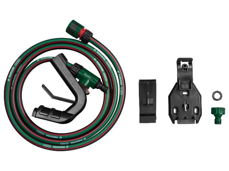 Tuyau d'arrosage Parkside avec pistolet pulvérisateur, support mural et accessoires.
