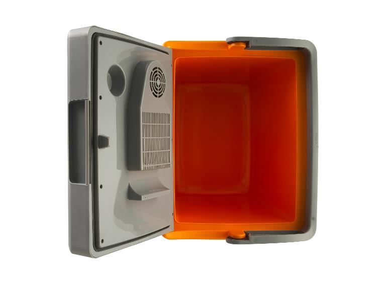 Glacière électrique portable ouverte avec intérieur orange vif et ventilateur visible.