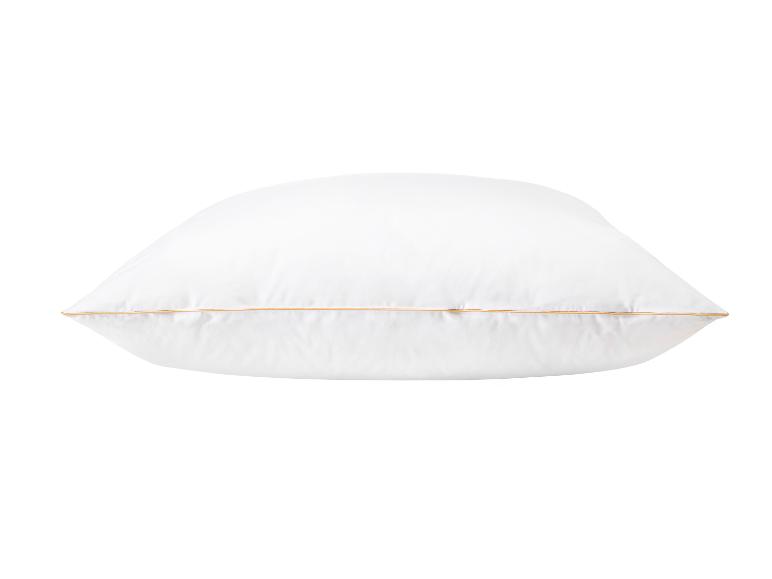 Oreiller blanc uni avec un fin liseré doré