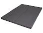 Matelas pliant gris sur fond blanc