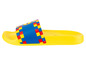 Des tongs jaunes avec une bande bleue et le logo Lidl.