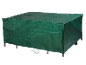 Housse de protection verte pour mobilier de jardin.