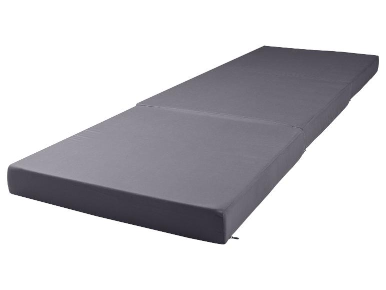 Matelas pliant gris à trois sections.