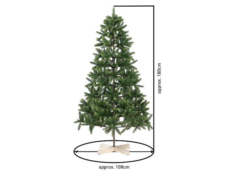 Sapin de Noël artificiel avec dimensions: env. 180cm de hauteur et 108cm de diamètre.
