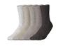 Cinq paires de chaussettes côtelées unies dans diverses nuances neutres, du gris clair au marron foncé.