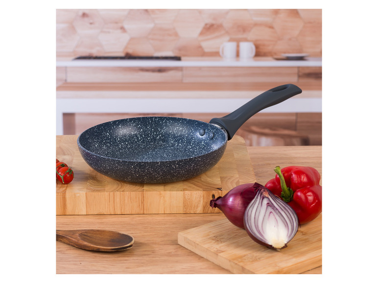 Aller en mode plein écran : Russell Hobbs Wok, casserole à manche, sauteuse ou casserole, Aluminium Nightfall Collection Blue Marble  - Image 16