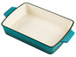 Un plat à four en fonte turquoise avec des poignées.
