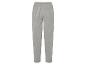 Un pantalon de survêtement gris.