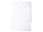 Drap-housse blanc rectangulaire.