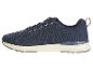 Chaussures de sport bleues avec tige en tricot.