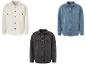 Trois chemises en jean : une blanche, une bleue et une noire.
