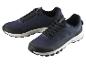 Deux chaussures de sport CRIVIT bleu marine sur fond blanc