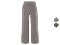 Pantalon en velours côtelé gris à jambes larges.