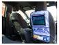 Un organisateur de siège auto sur le thème de Stitch avec un support pour tablette.