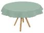 Nappe ronde vert clair sur table en bois.