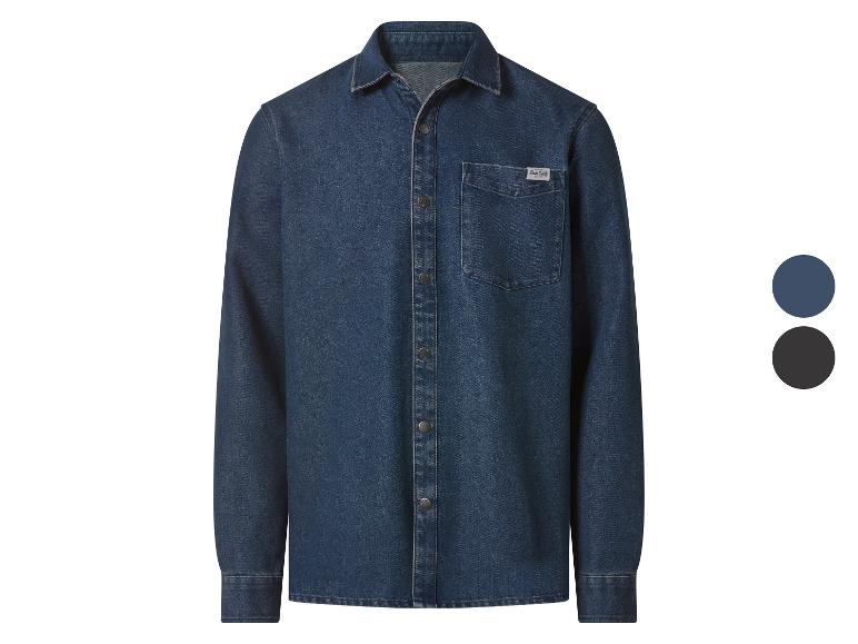 Chemise en jean bleu foncé pour homme avec boutons et poche poitrine.