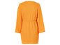 Une robe orange à manches longues.