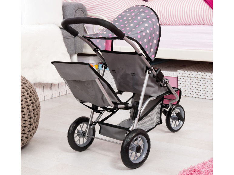 Une poussette rose et grise à pois