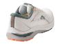 Chaussures de course blanches avec des accents bleus.
