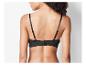 Un soutien-gorge noir avec des bretelles larges