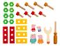 Jouets avec des vis, des écrous, des blocs et des personnages de Peppa Pig.