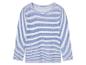 Un t-shirt à rayures à manches longues, blanc avec des rayures bleues.