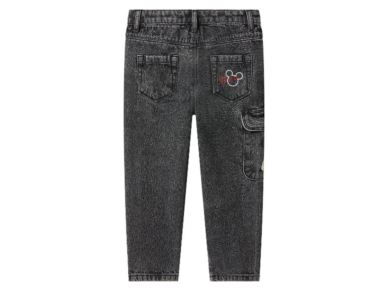 Jean denim noir pour enfant avec broderie Mickey Mouse sur la poche arrière.