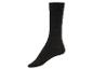 Une paire de chaussettes noires.