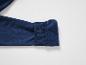 L'intérieur bleu d'une jambe de pantalon avec doublure polaire.