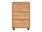 Une armoire en bois avec trois tiroirs sur roulettes.