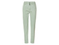 Un jean vert.