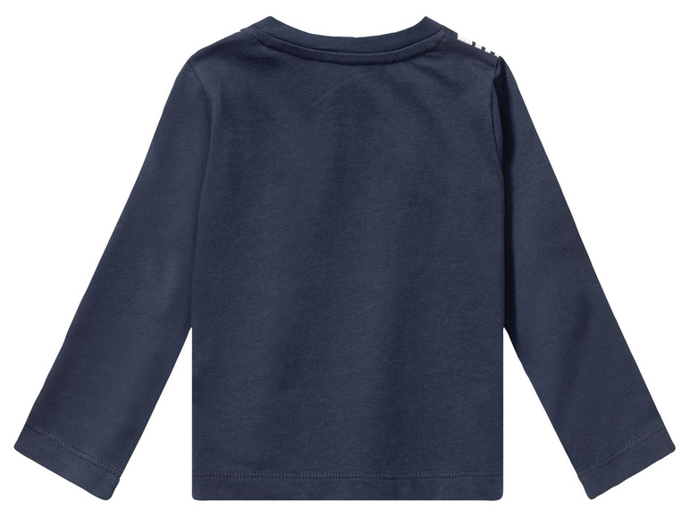 Un t-shirt à manches longues bleu marine pour bébé.